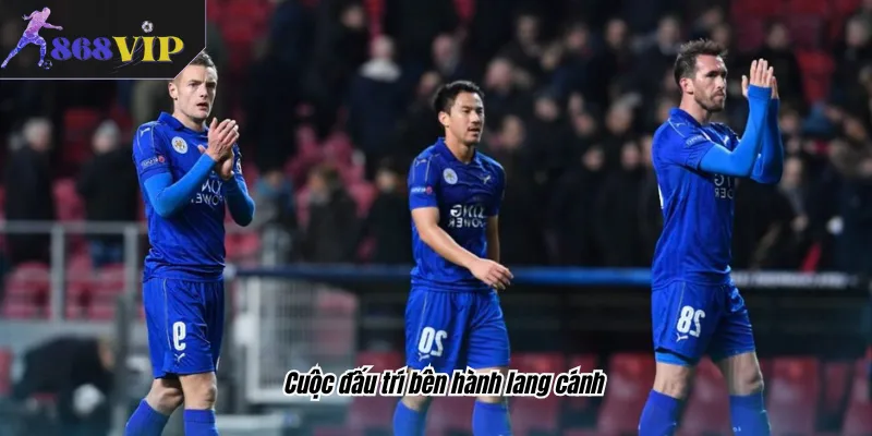 Cuộc đấu trí bên hành lang cánh
